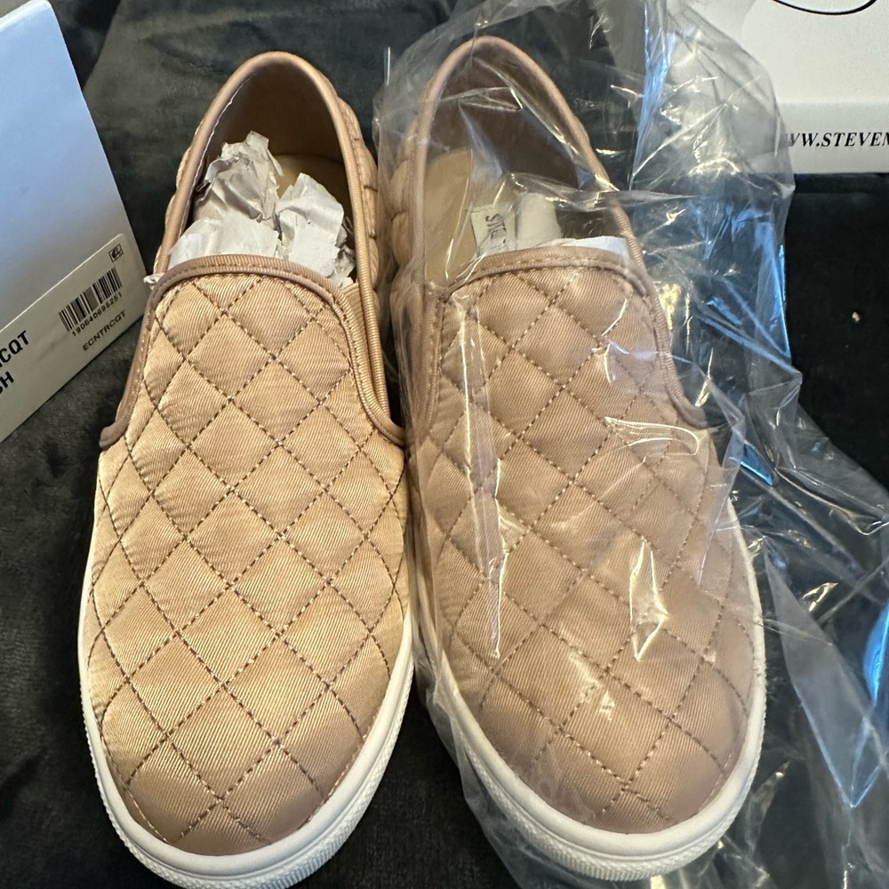 New Steve Madden Women's Blueh Quilted Ecntrcqt Sneaker Sz 6 W